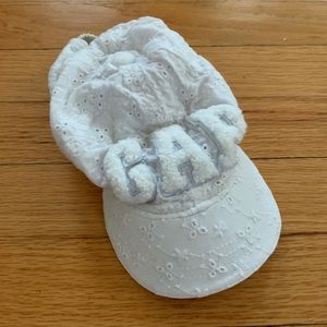 GAP S/M baby white eyelet varsity letter logo hat